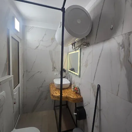 Villa Verde Vlore شقة فندقية *